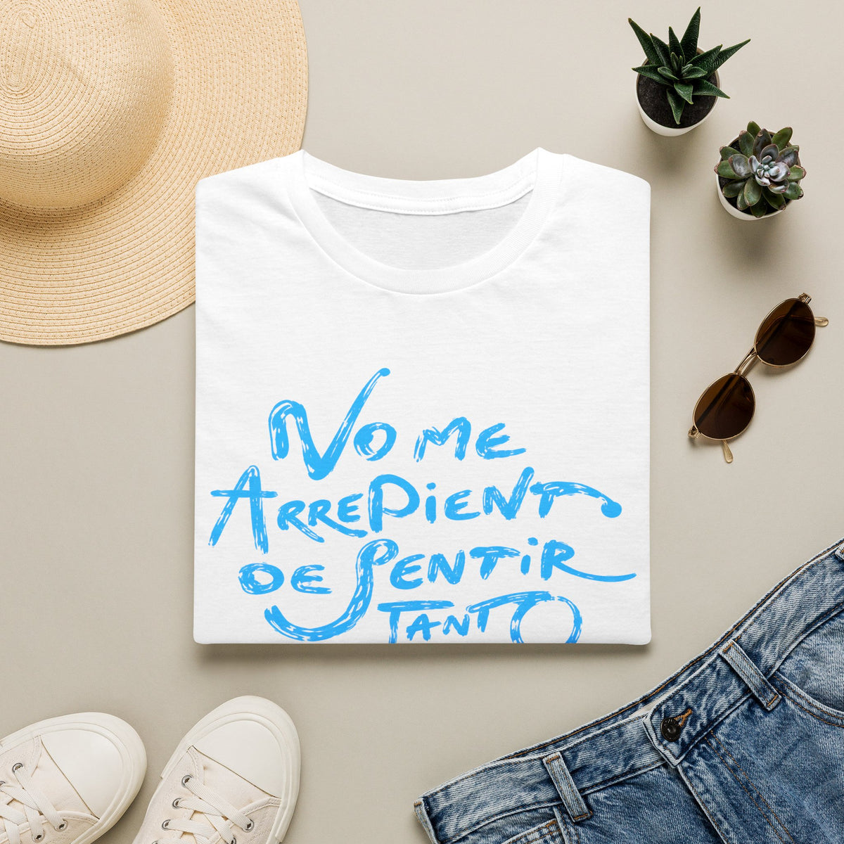 T-Shirt — "No Me Arrepiento de Sentir Tanto" Blue Brush Script